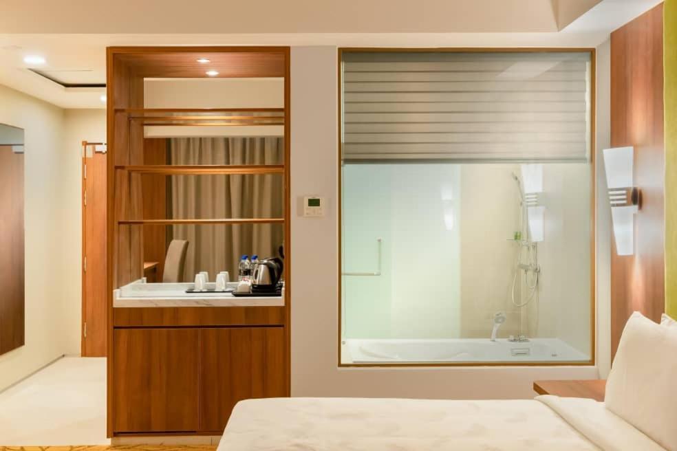 Zenith Hotel Cameron ตานาห์ราตา ภายนอก รูปภาพ A room with a wet bathroom