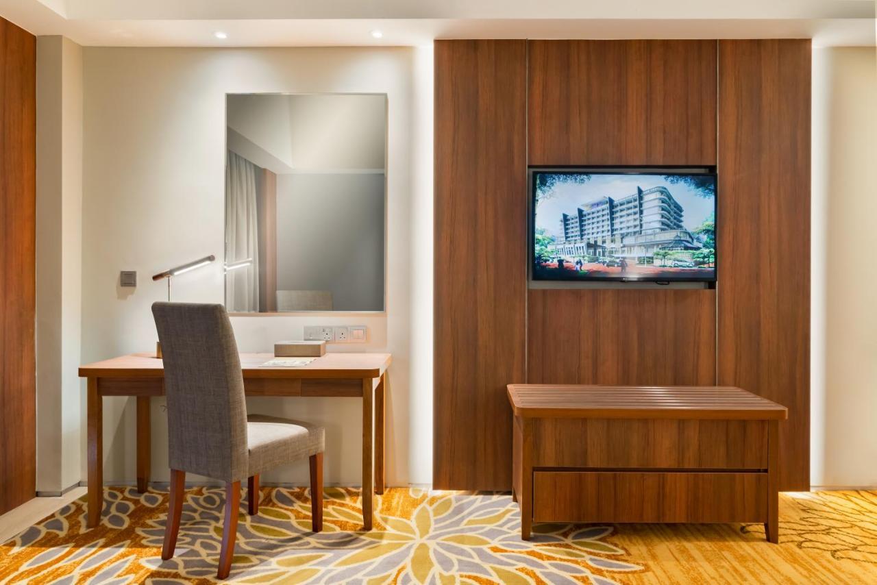 Zenith Hotel Cameron ตานาห์ราตา ภายนอก รูปภาพ A television in a hotel room